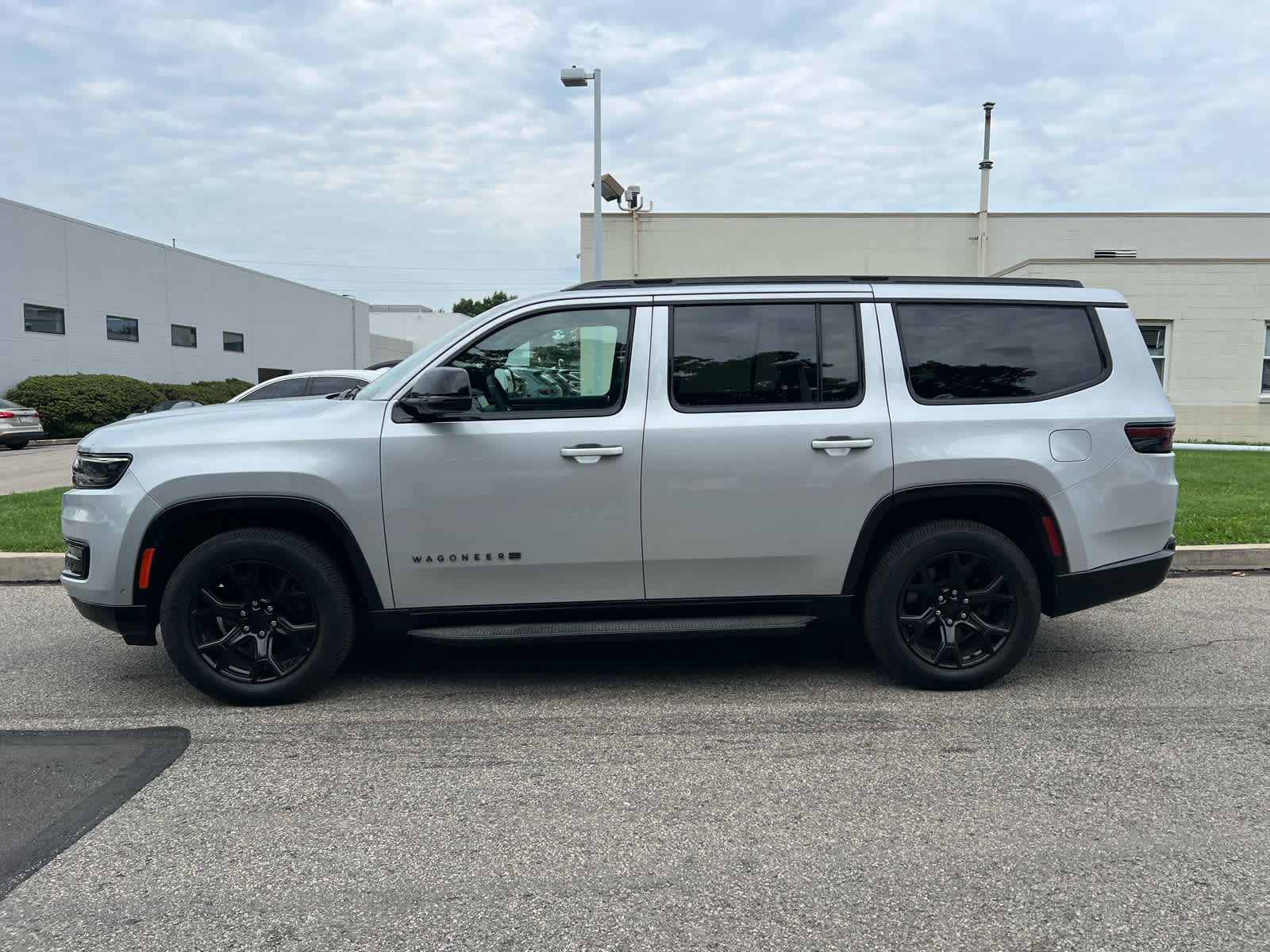 2023 Jeep Wagoneer Series II Carbide Silver Zynith at Solomon Chevrolet
