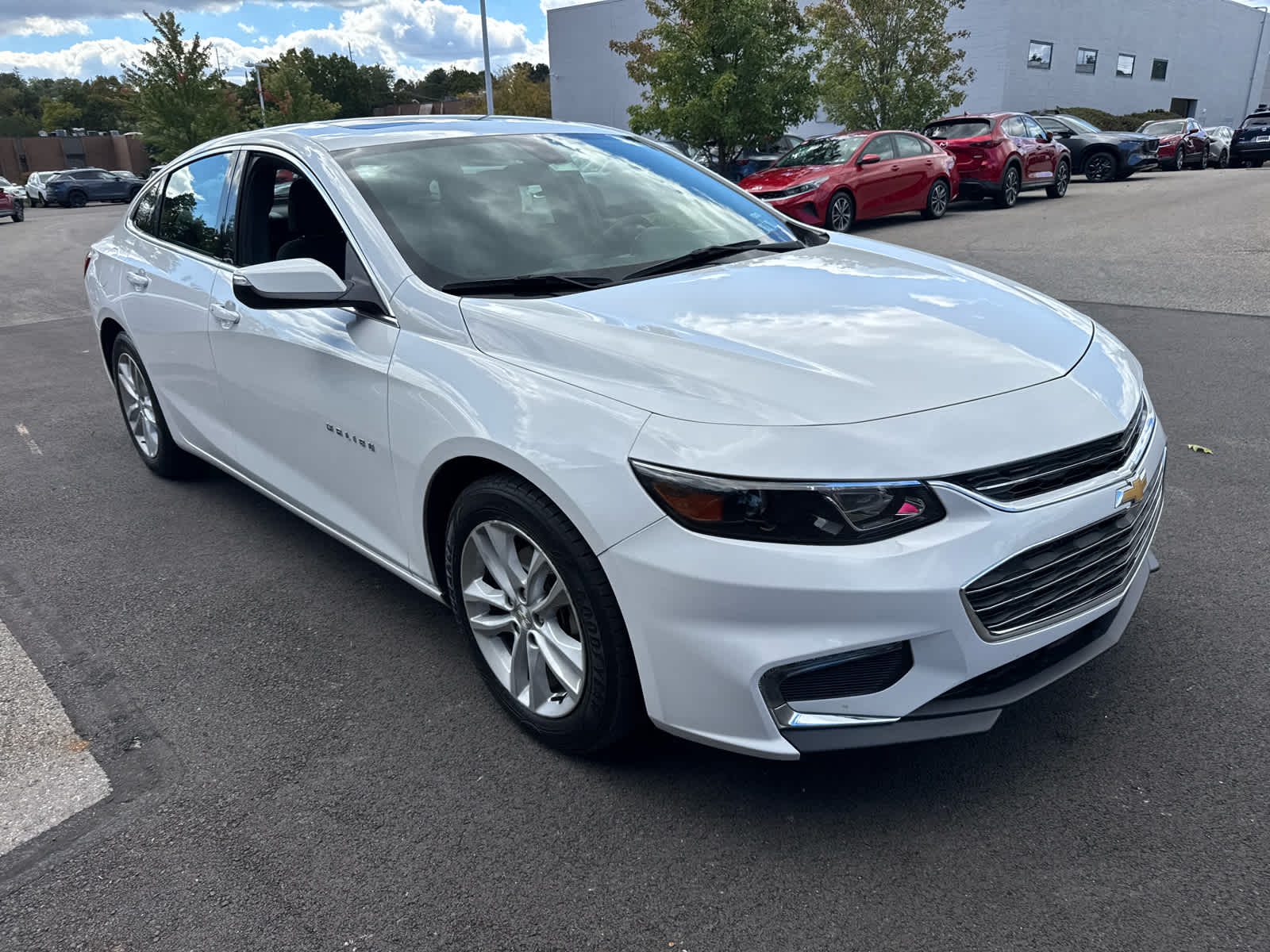 2018 Chevrolet Malibu photo 2 of 7