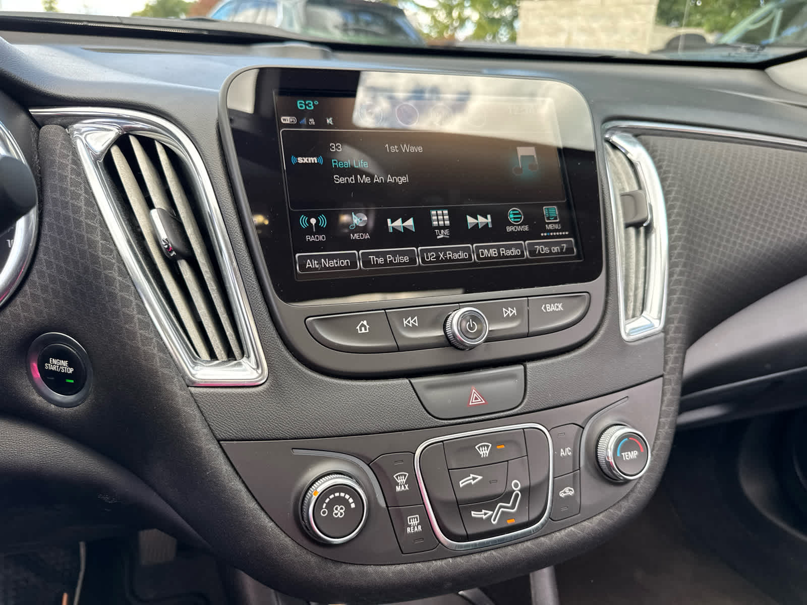 2018 Chevrolet Malibu photo 6 of 7