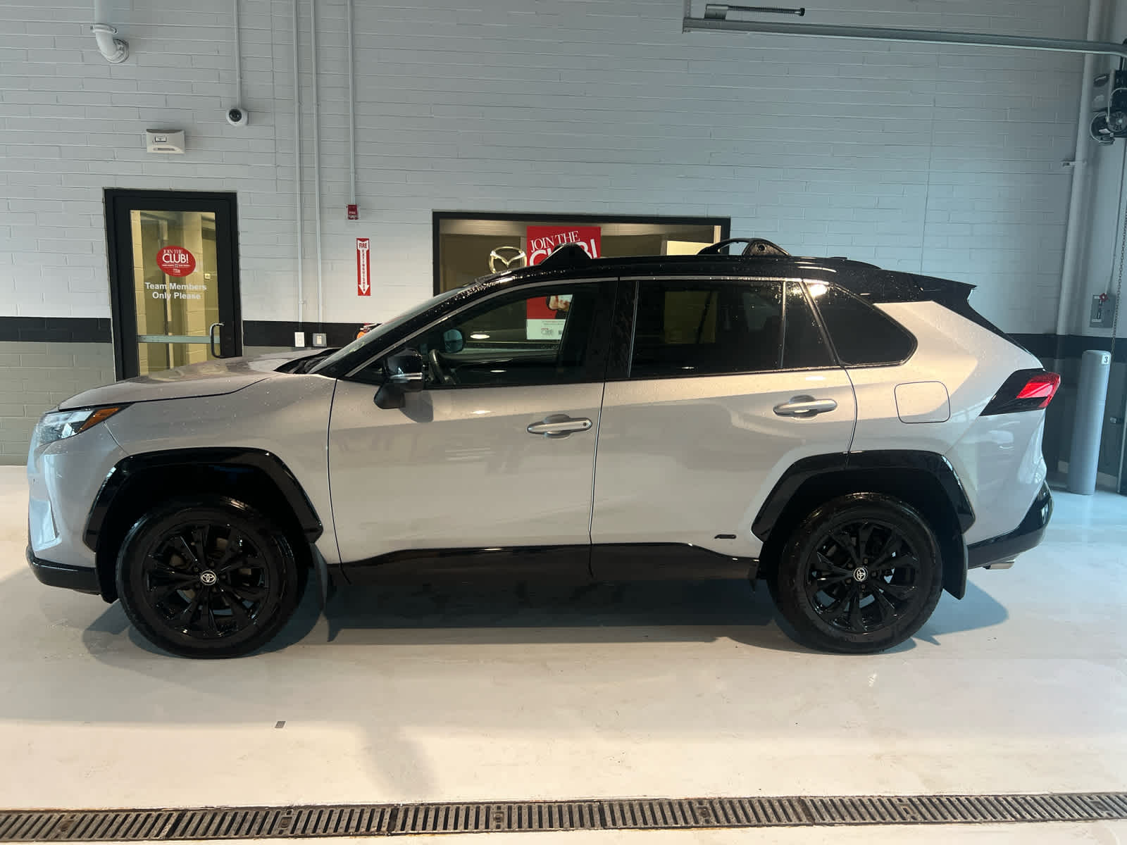 2024 Toyota RAV4 Hybrid XSE Silver Sky Metallic/Midnight Black Metallic at Altoona Honda