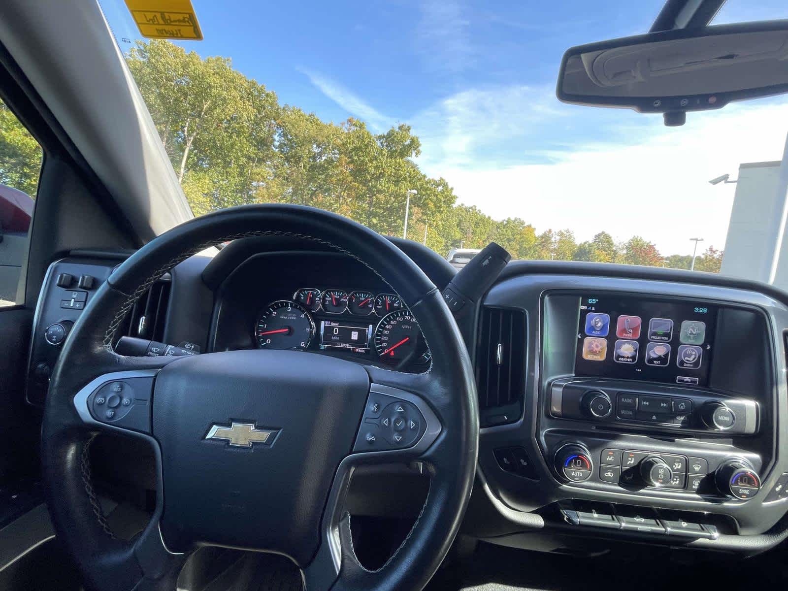 2018 Chevrolet Silverado 1500 photo 3 of 28