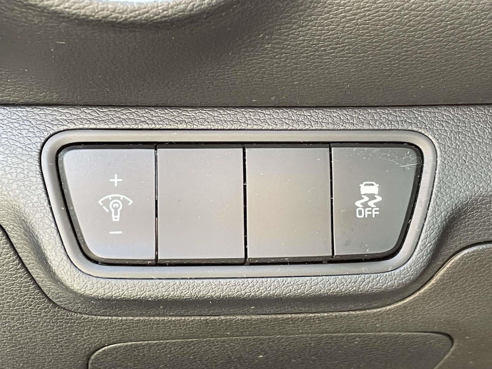2023 Kia Forte photo 27 of 33