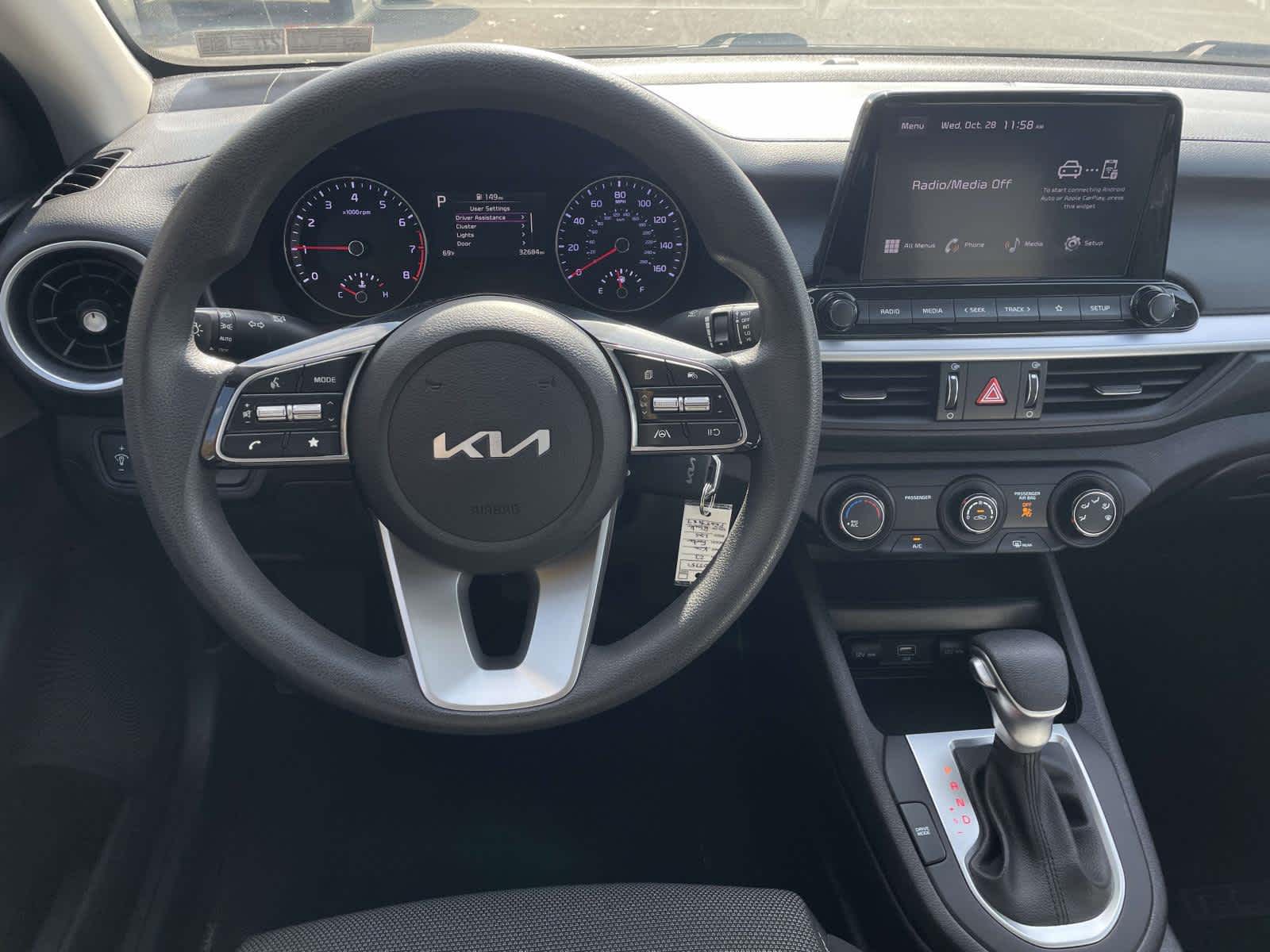 2023 Kia Forte photo 2 of 33