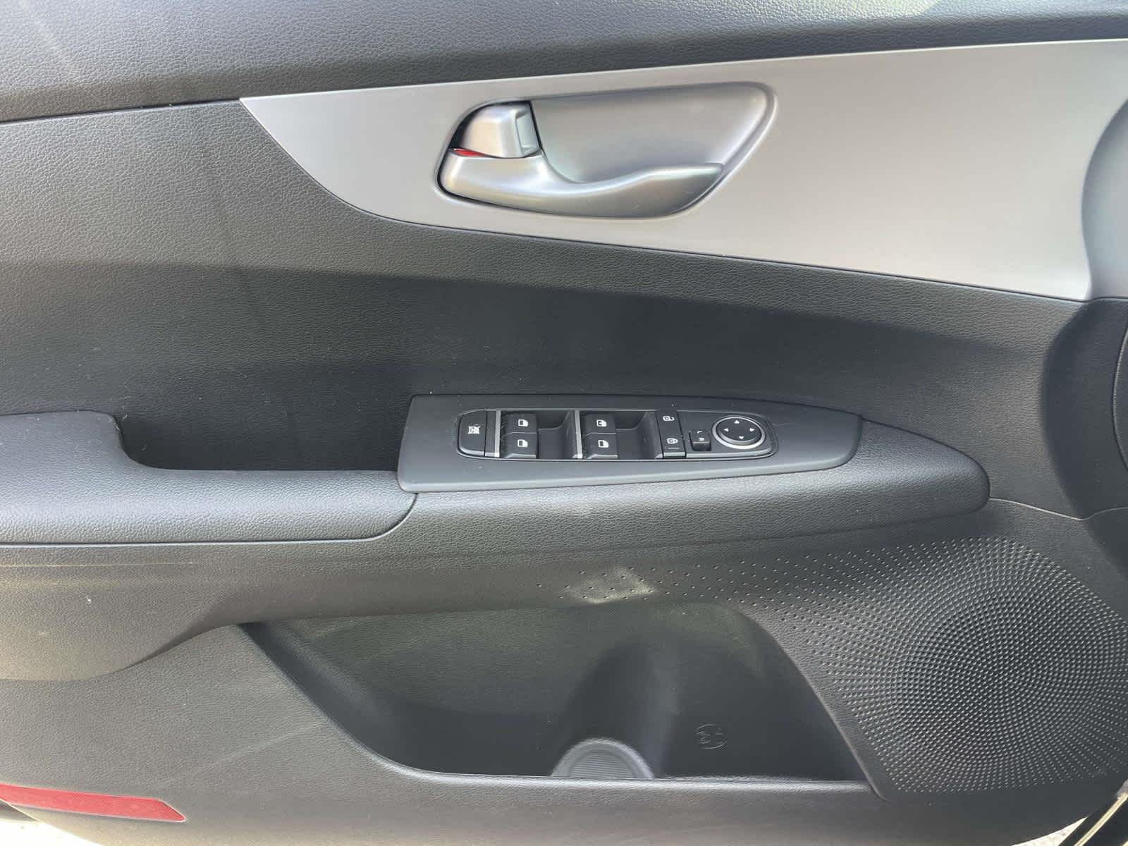 2023 Kia Forte photo 25 of 33