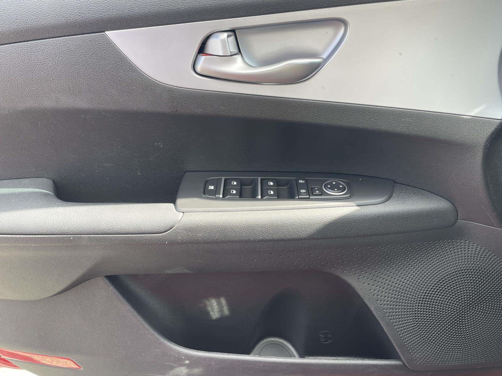 2024 Kia Forte photo 27 of 34