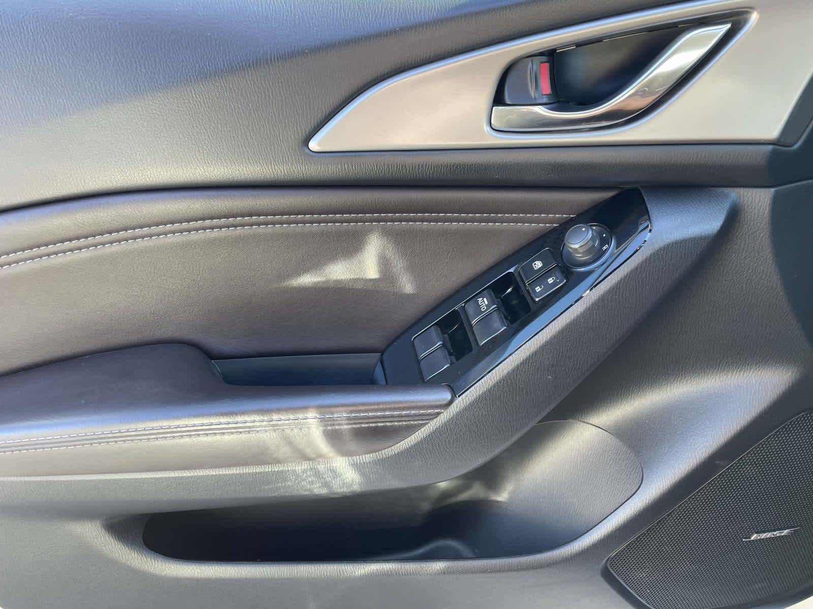 2018 Mazda Mazda3 4-Door photo 28 of 35