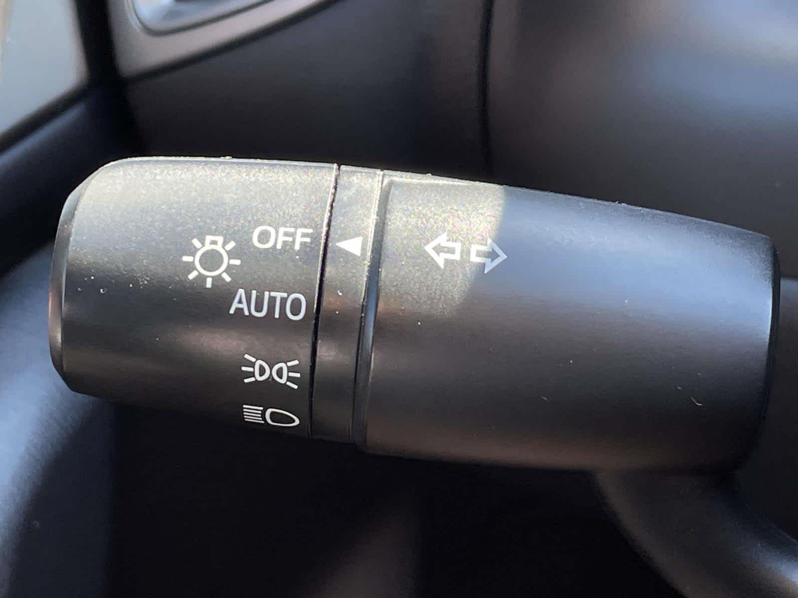 2018 Mazda Mazda3 4-Door photo 32 of 35