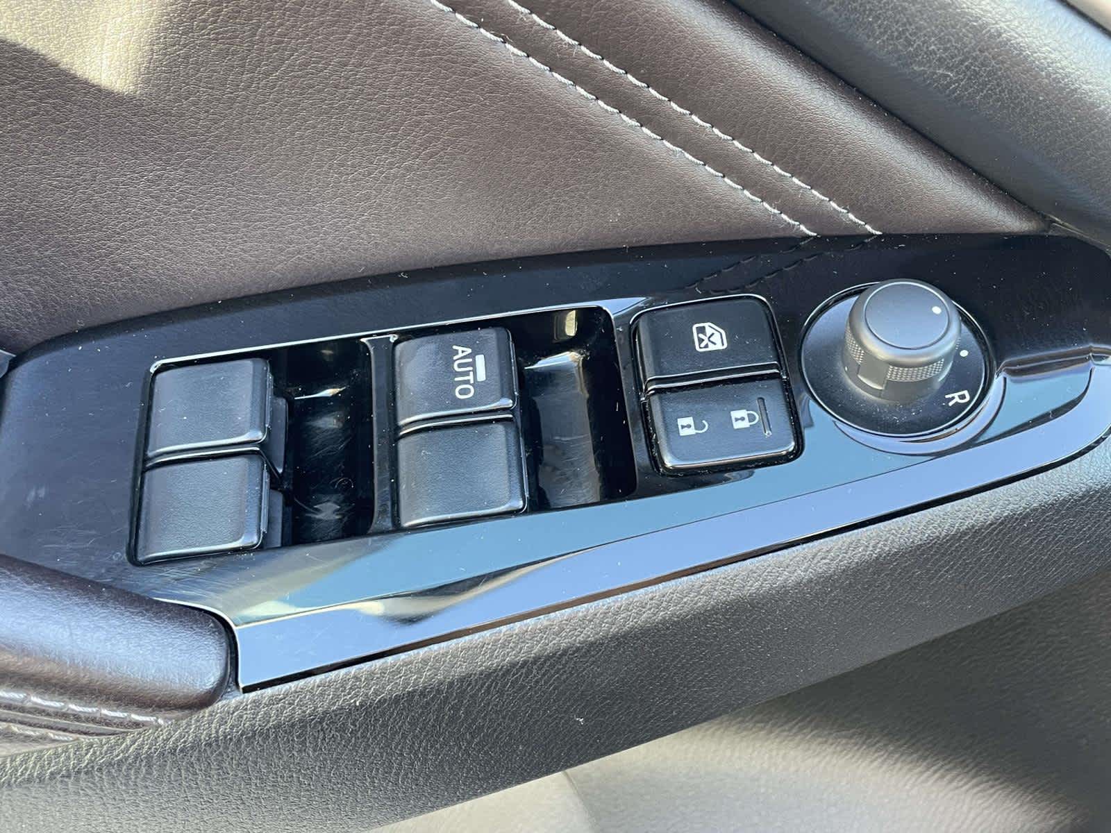 2018 Mazda Mazda3 4-Door photo 29 of 35
