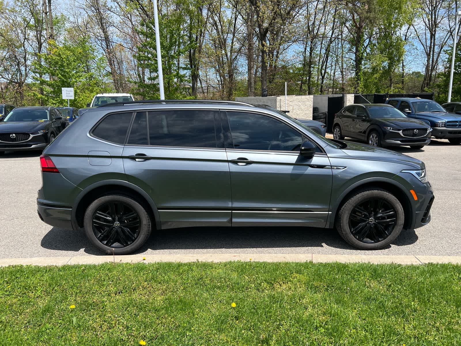 2022 Volkswagen Tiguan SE R-Line Black Platinum Gray Metallic at Three Rivers CJD
