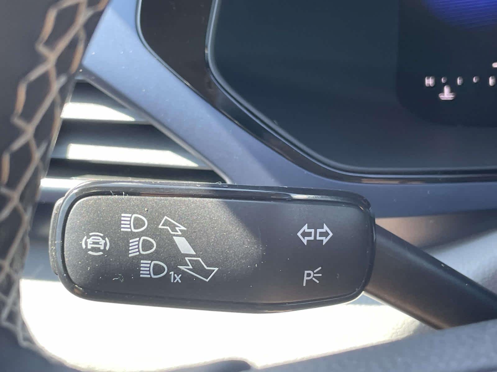 2023 Volkswagen Taos SE Kings Red Metallic at Nick Chevrolet
