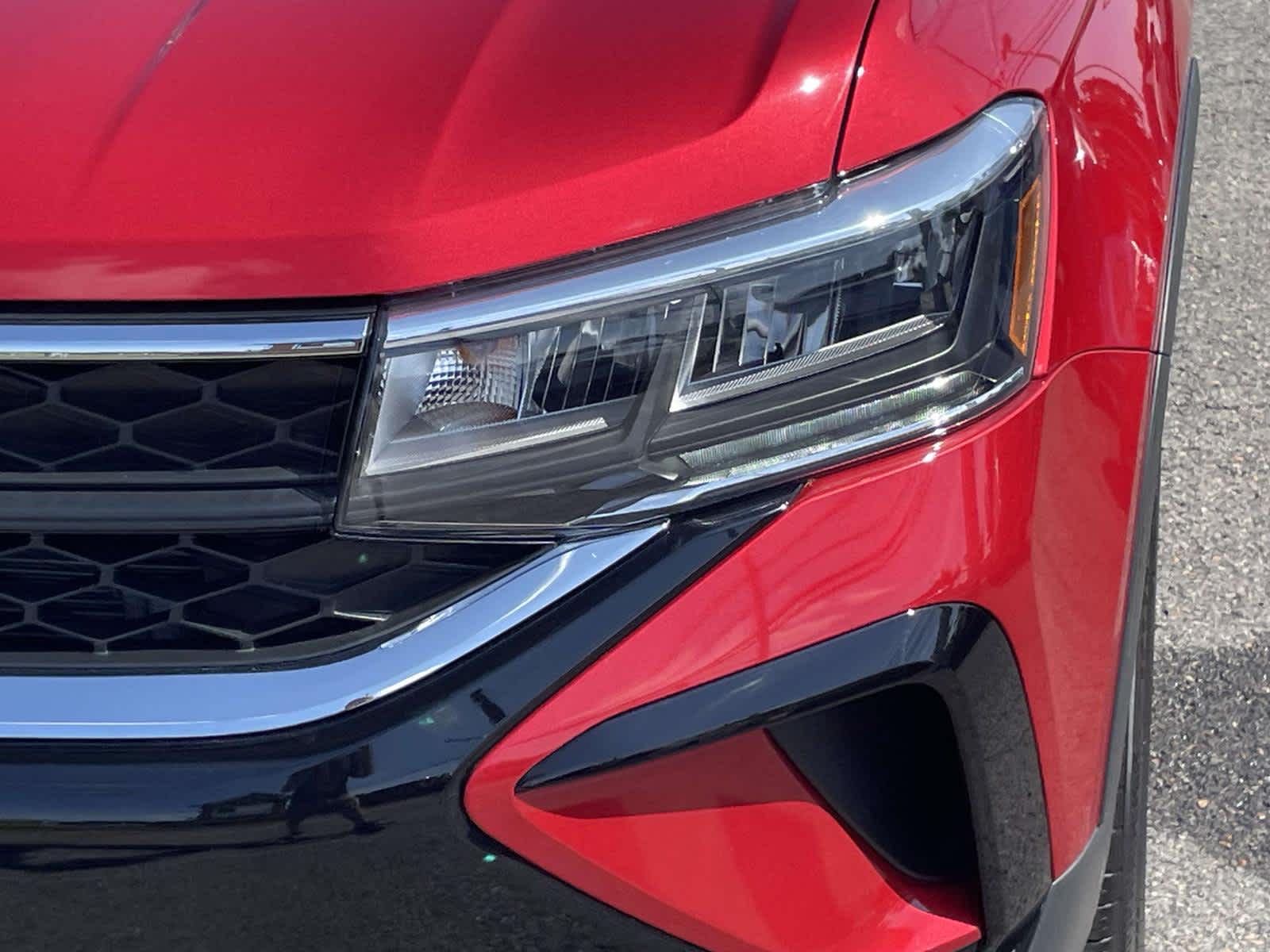 2023 Volkswagen Taos SE Kings Red Metallic at Nick Chevrolet
