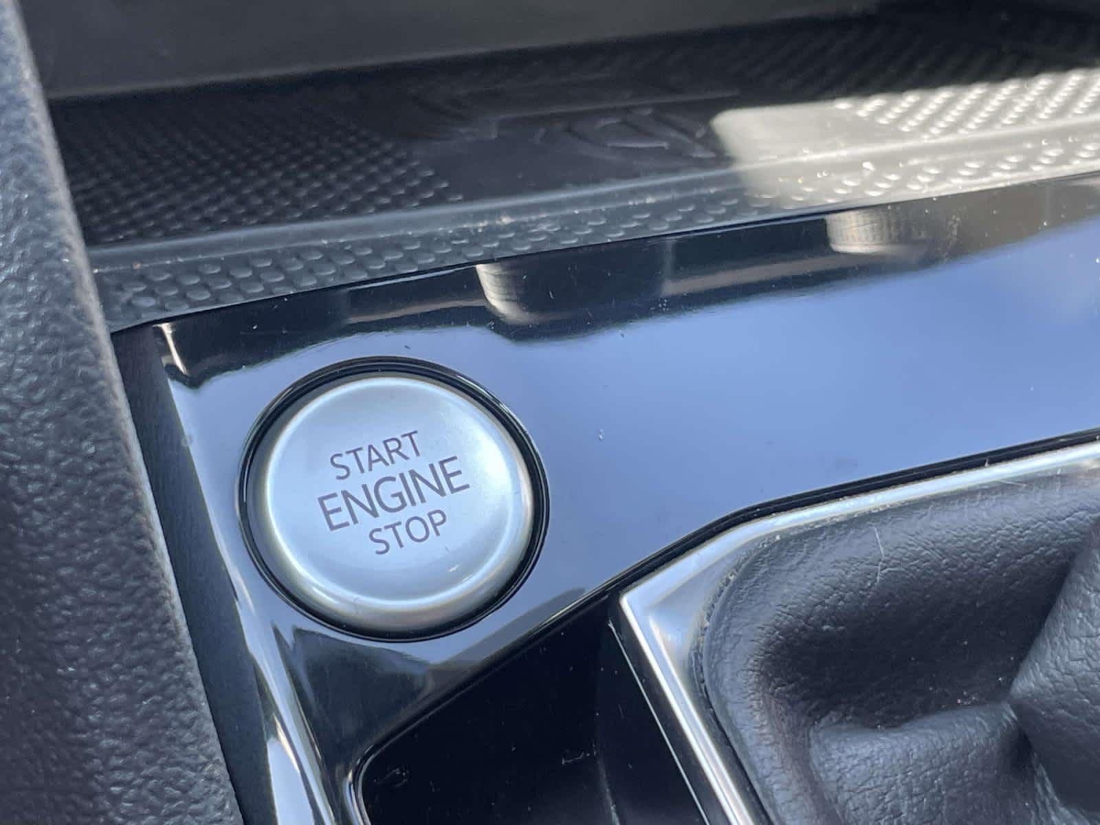 2023 Volkswagen Taos SE Kings Red Metallic at Nick Chevrolet