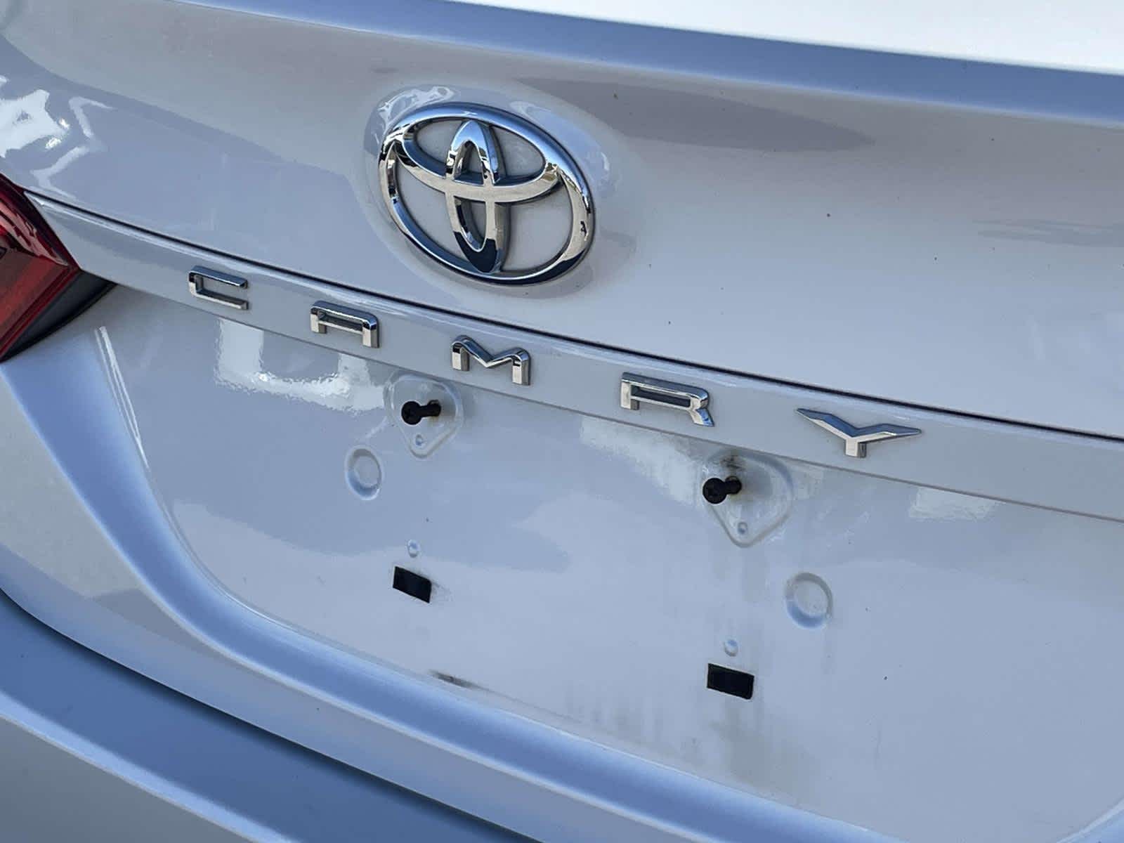 2020 Toyota Camry photo 18 of 35