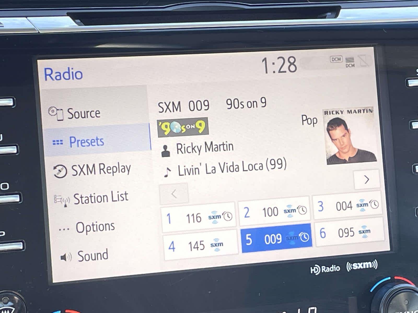 2020 Toyota Camry photo 23 of 35