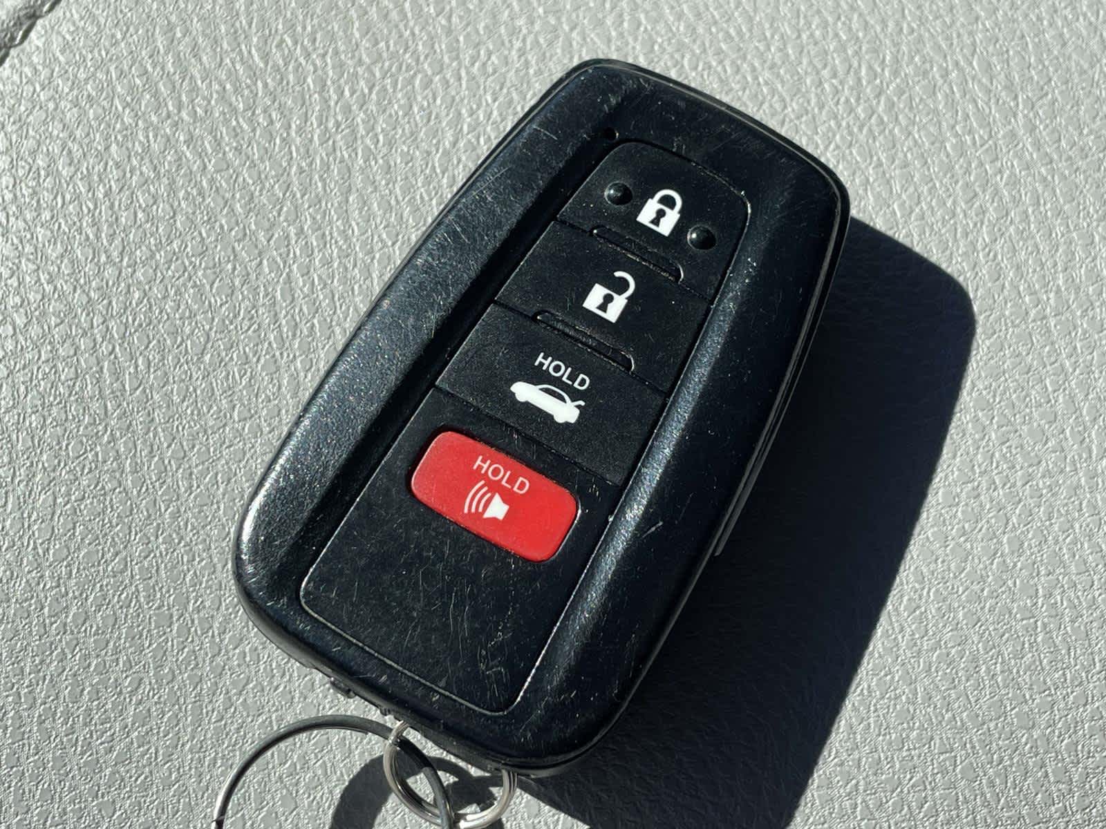 2020 Toyota Camry photo 4 of 35