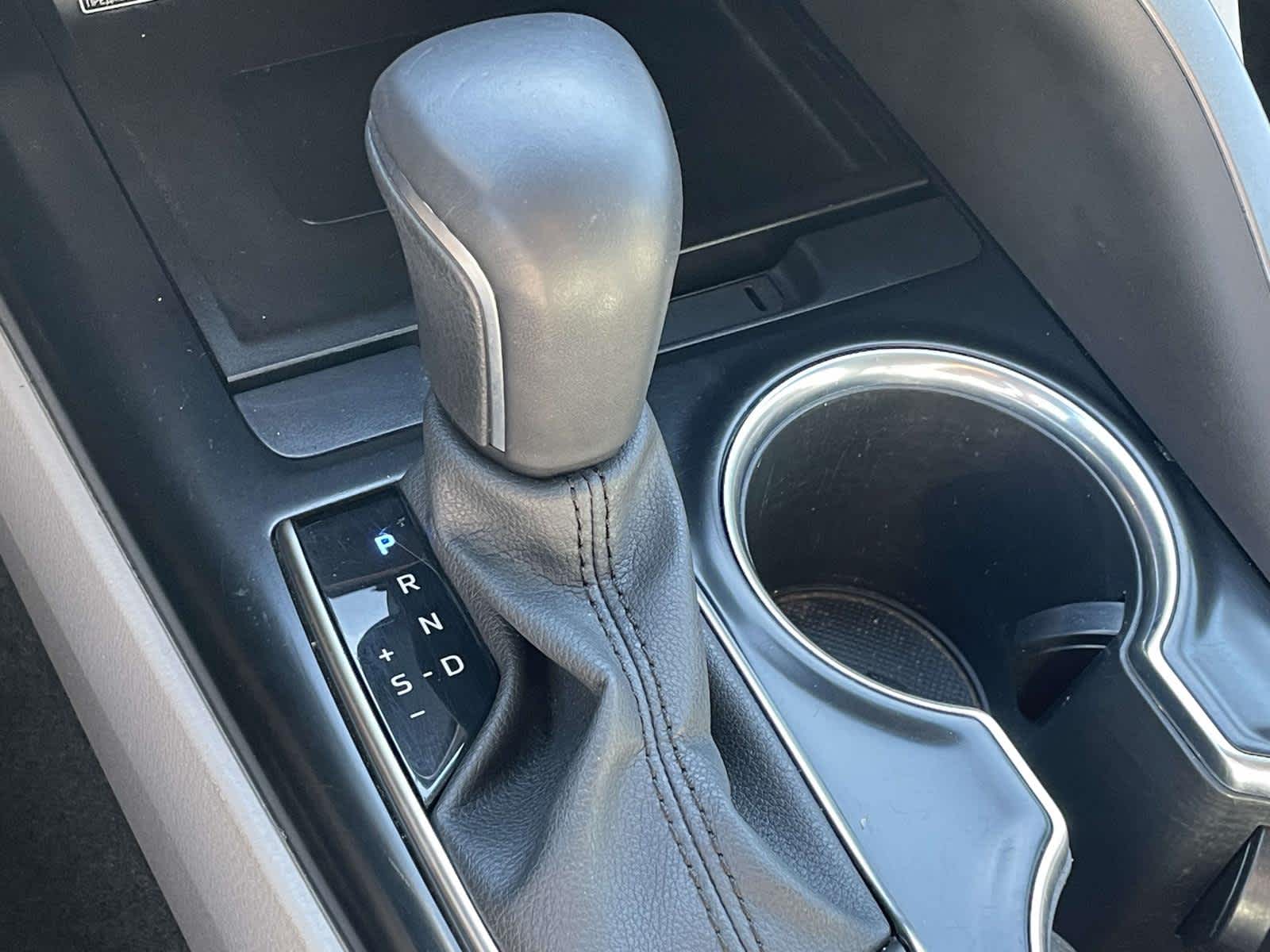 2020 Toyota Camry photo 26 of 35