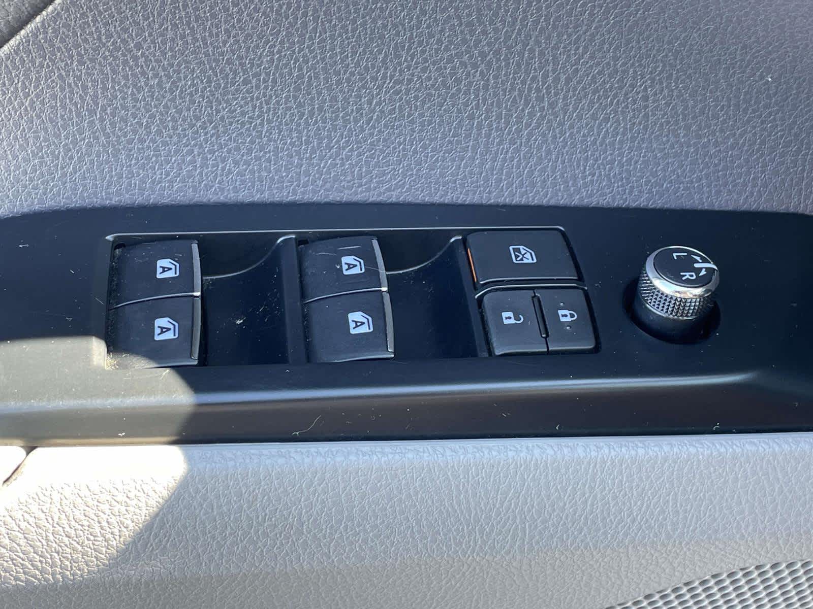 2020 Toyota Camry photo 28 of 35
