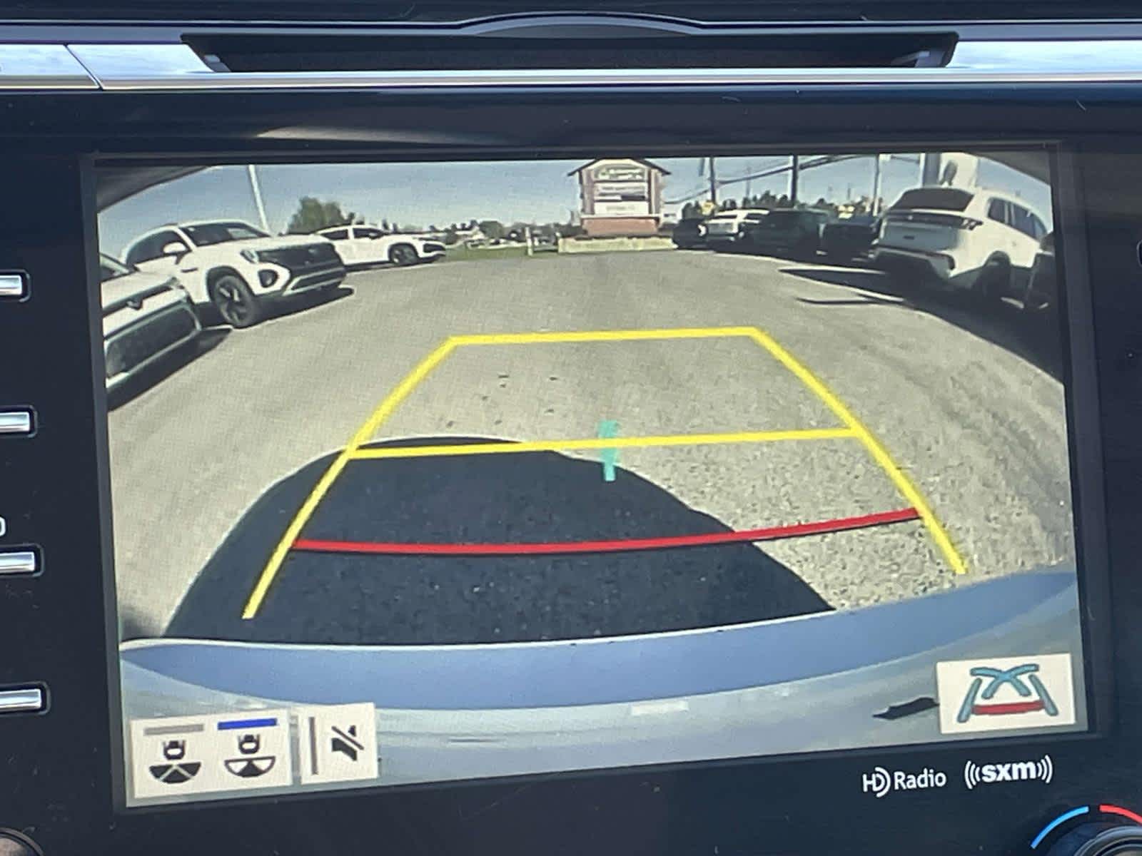 2020 Toyota Camry photo 25 of 35