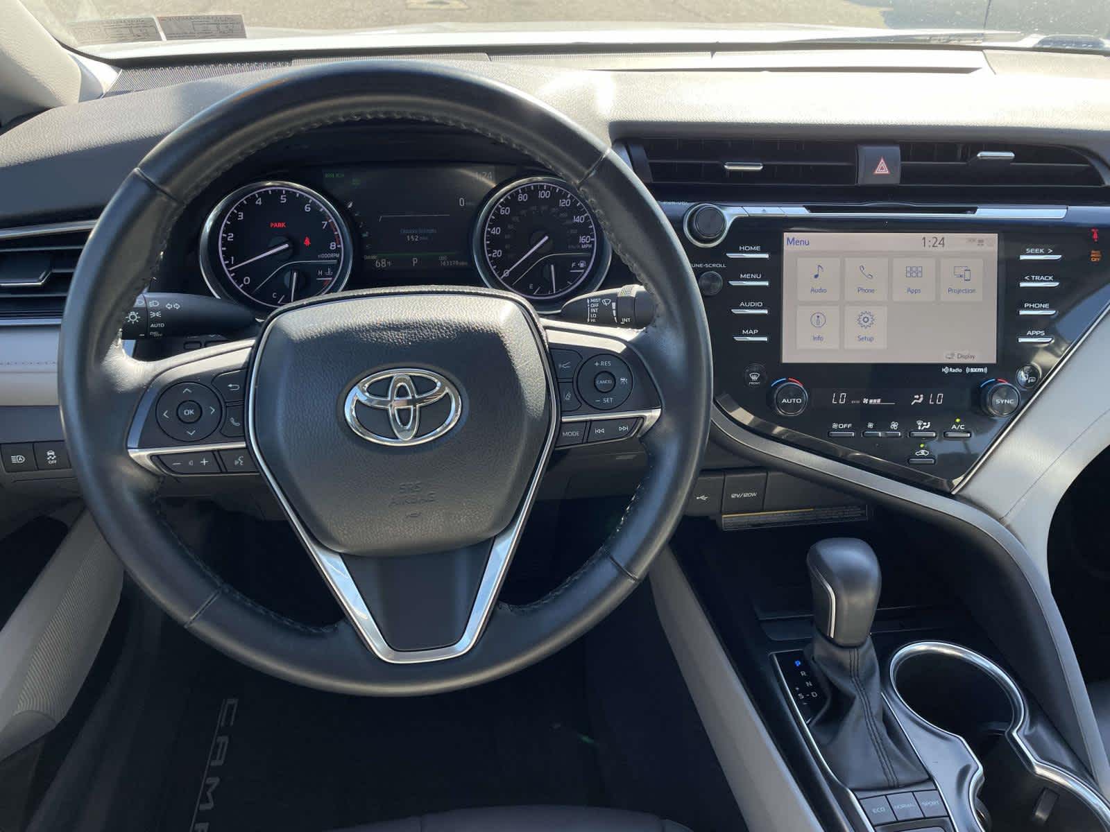 2020 Toyota Camry photo 2 of 35