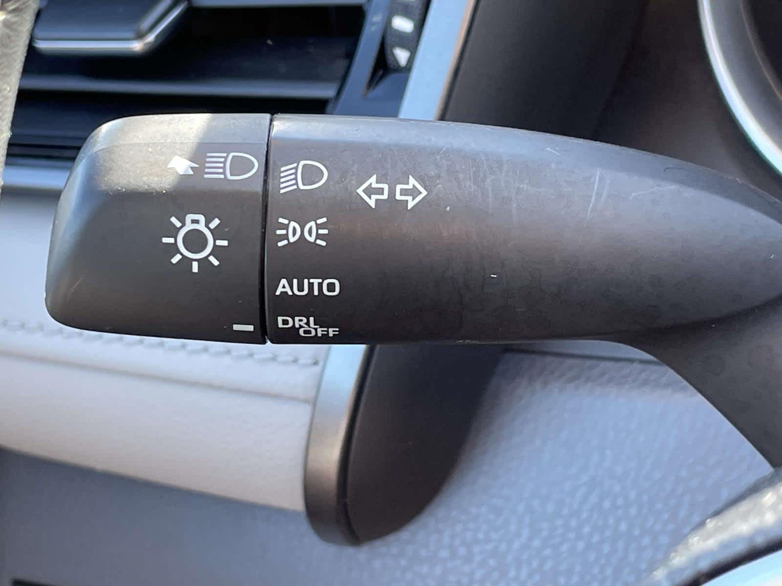 2020 Toyota Camry photo 31 of 35