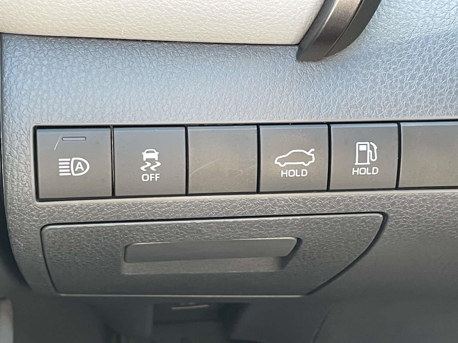 2020 Toyota Camry photo 34 of 35