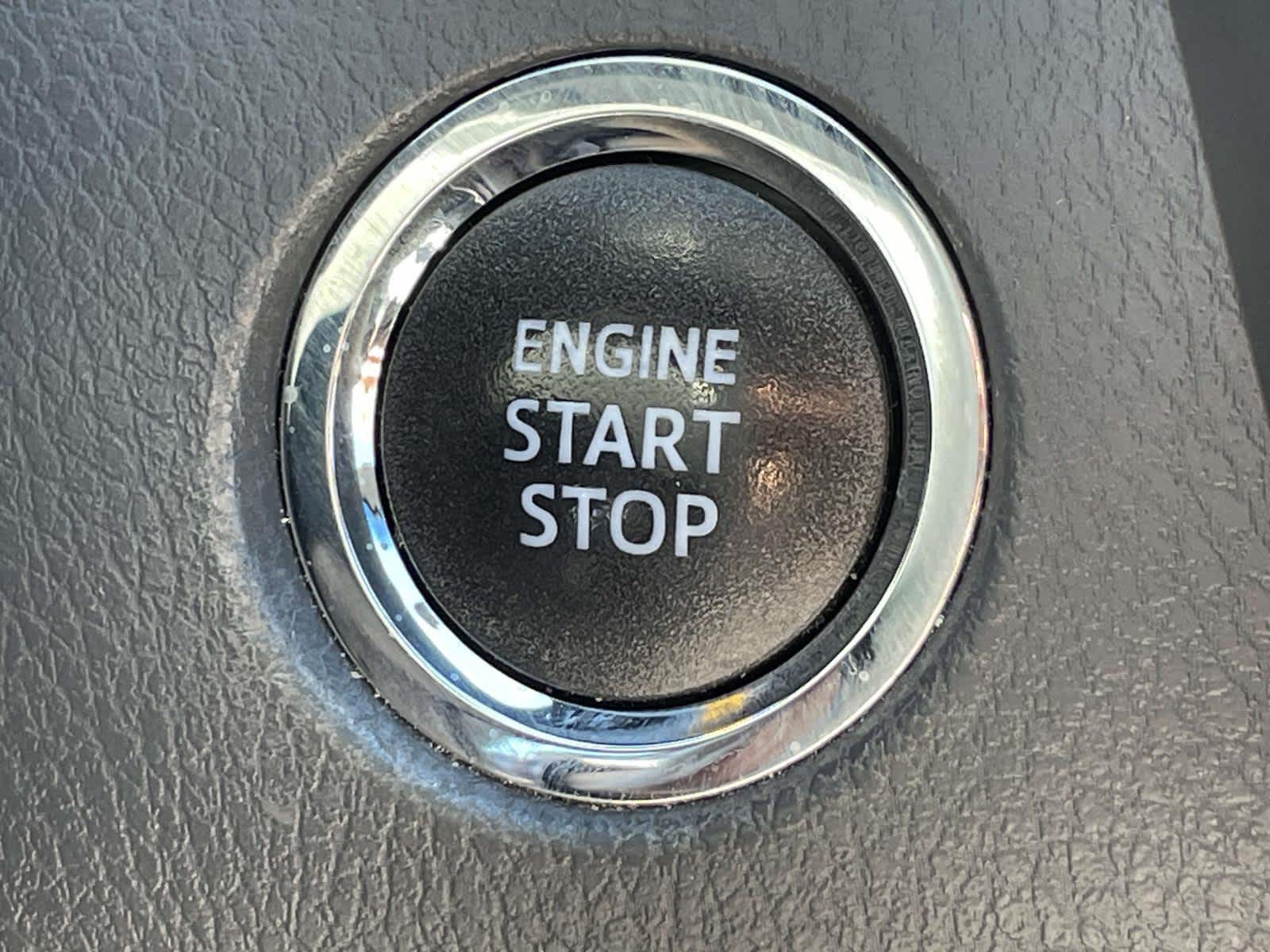 2020 Toyota Camry photo 33 of 35