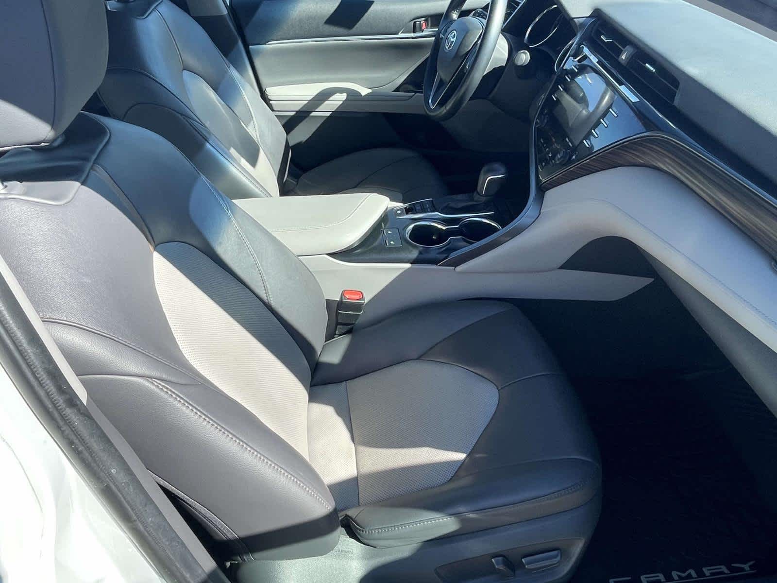 2020 Toyota Camry photo 21 of 35