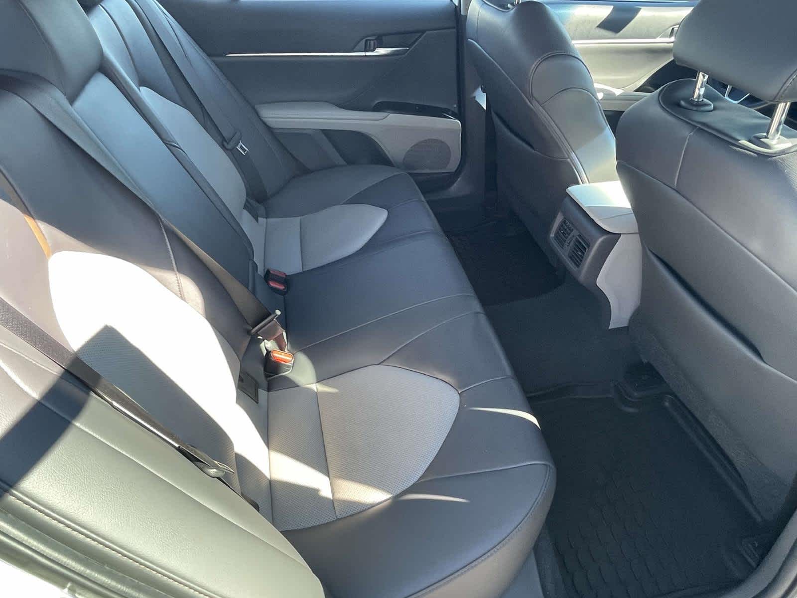2020 Toyota Camry photo 20 of 35