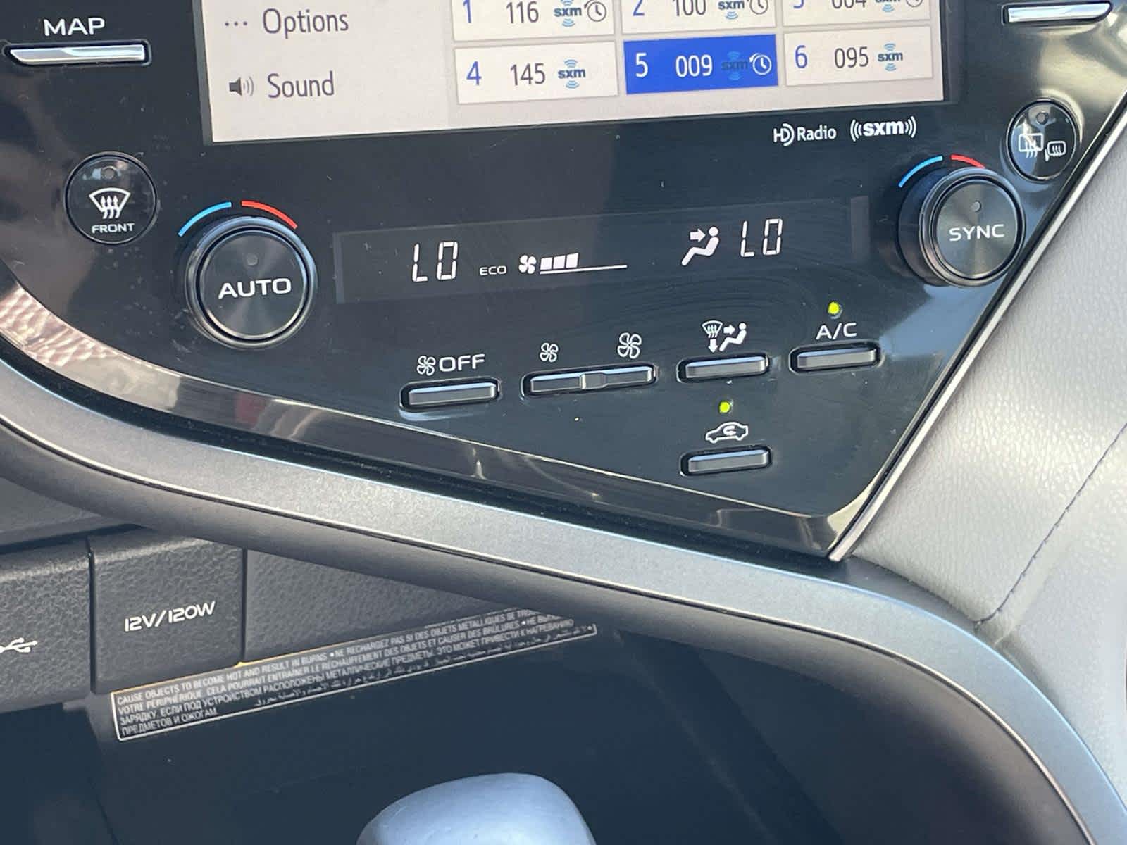 2020 Toyota Camry photo 24 of 35