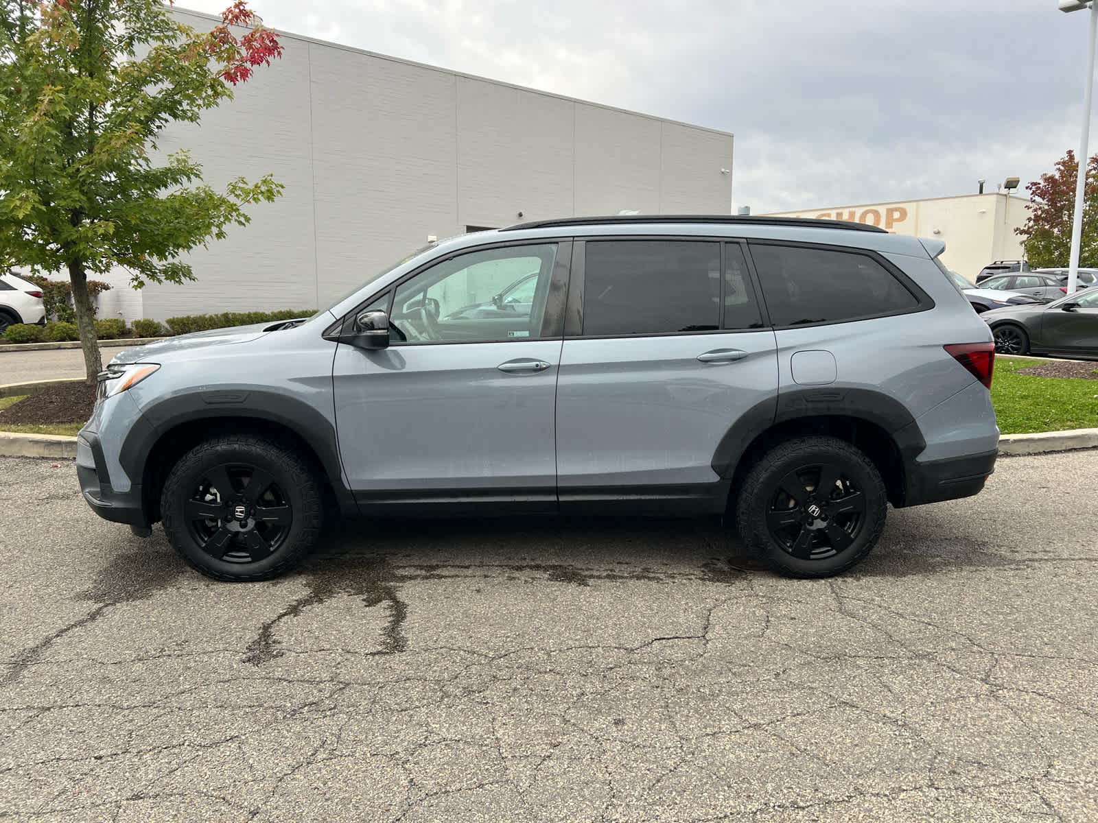 2022 Honda Pilot photo 2 of 16