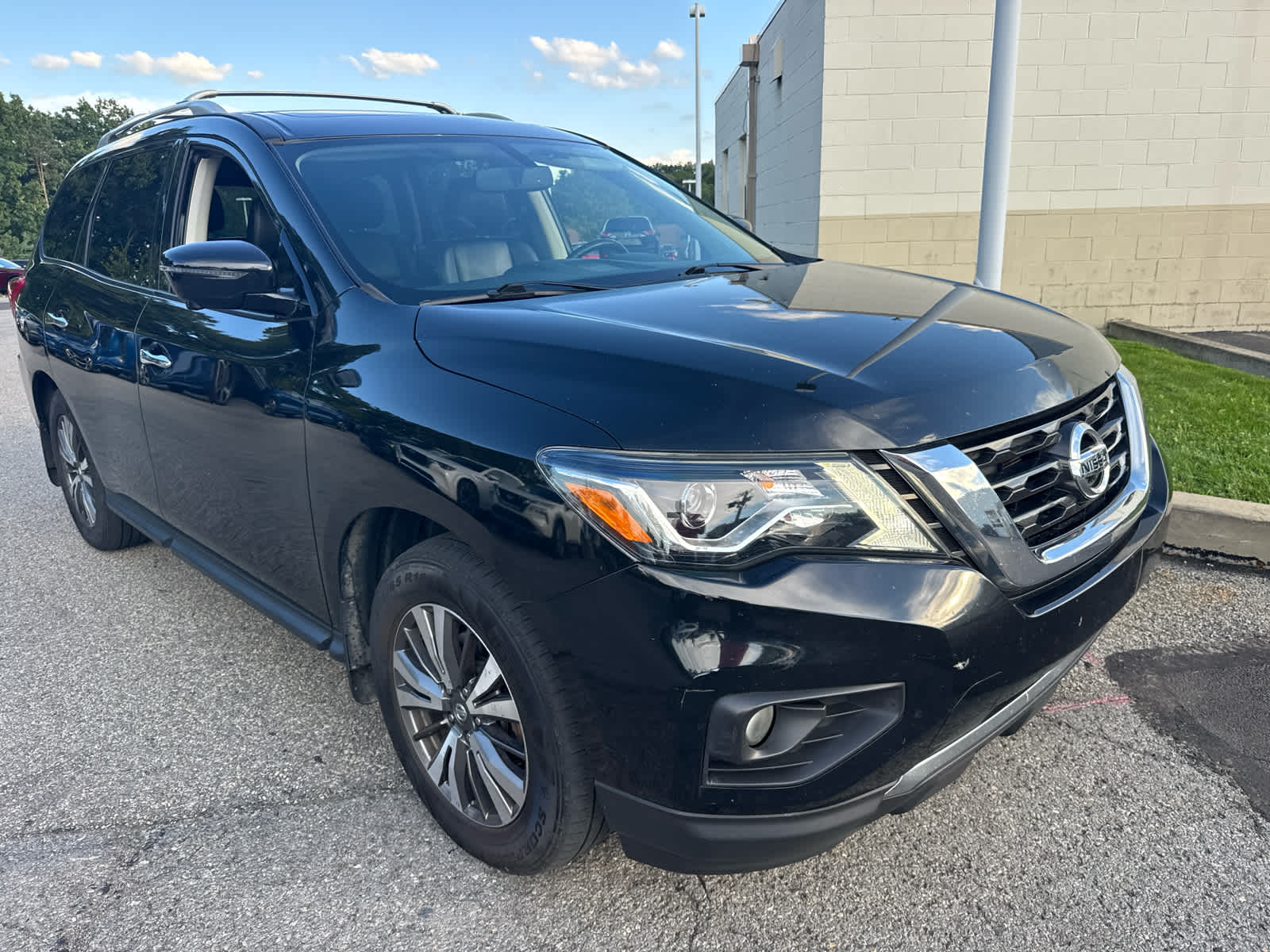 2017 Nissan Pathfinder SL Magnetic Black Metallic at Solomon Chevrolet