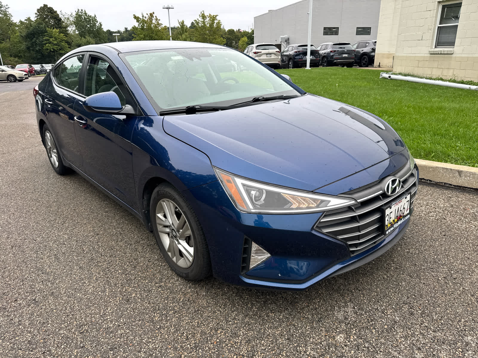 2020 Hyundai Elantra photo 2 of 8