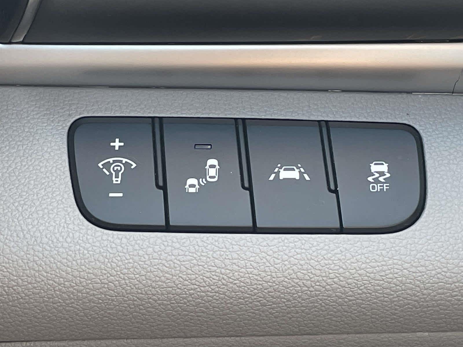 2020 Hyundai Elantra photo 27 of 33