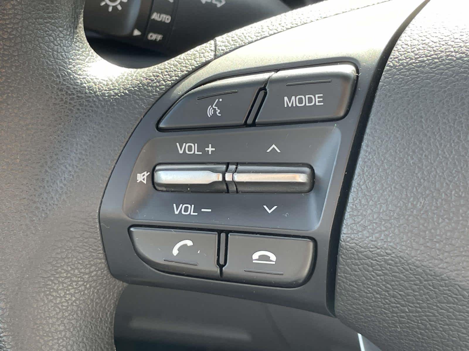 2020 Hyundai Elantra photo 28 of 33