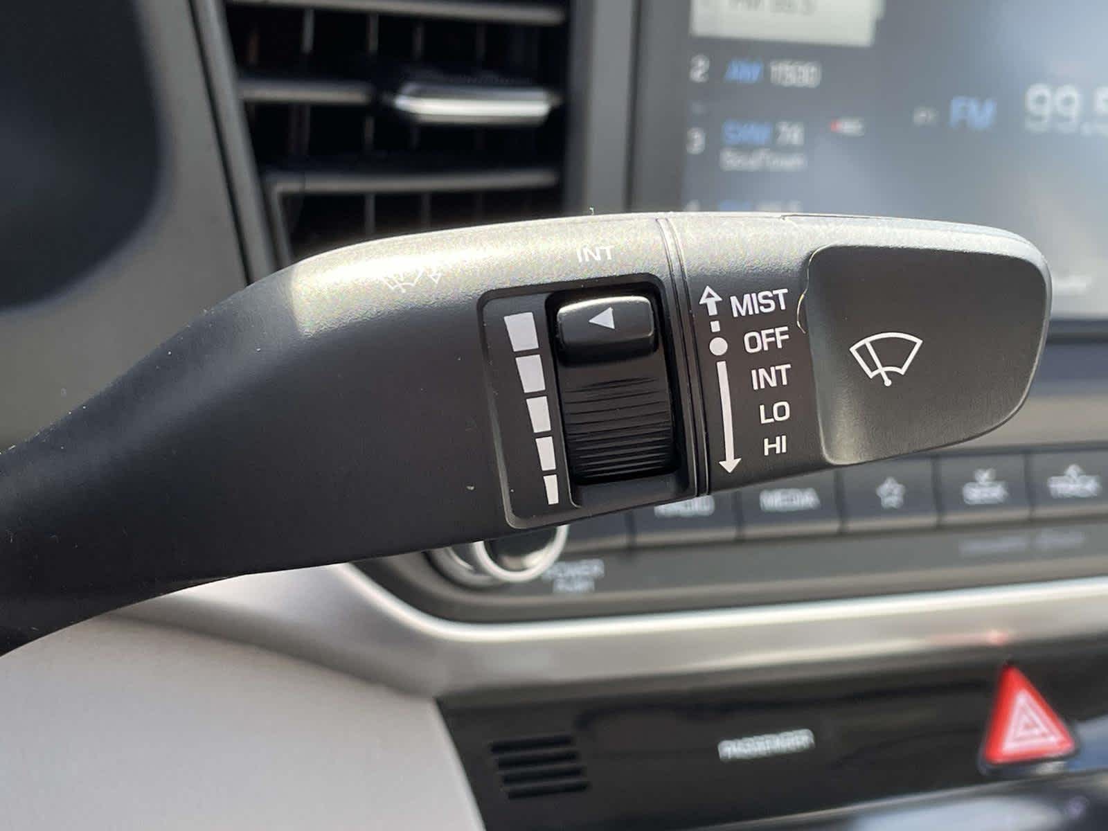 2020 Hyundai Elantra photo 31 of 33