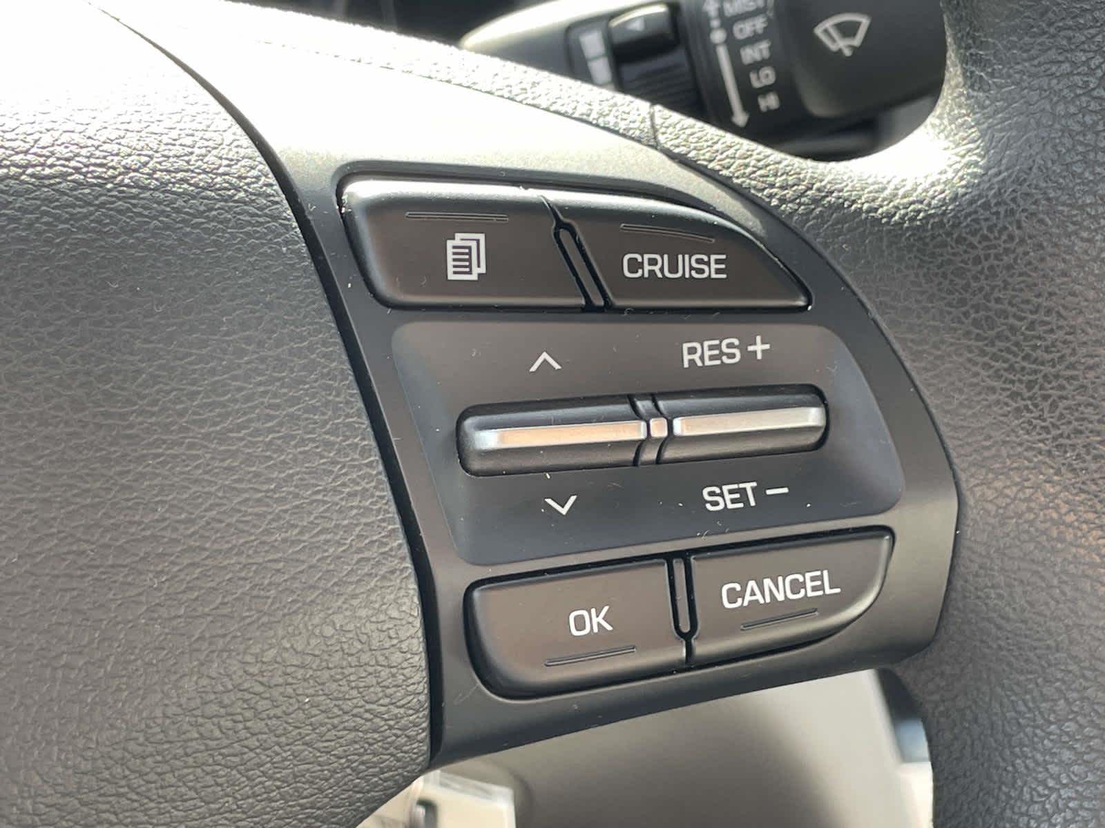 2020 Hyundai Elantra photo 29 of 33