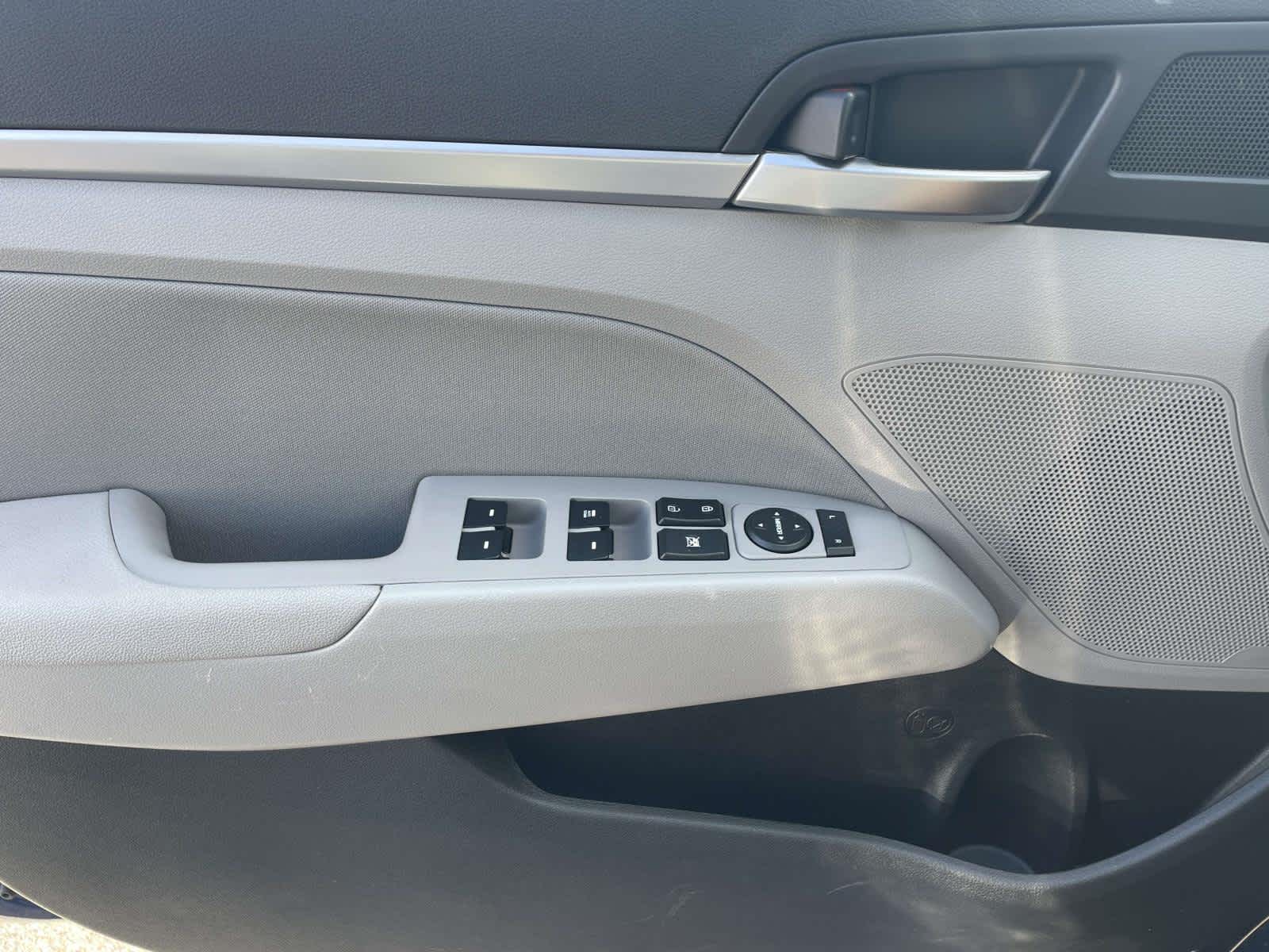 2020 Hyundai Elantra photo 25 of 33