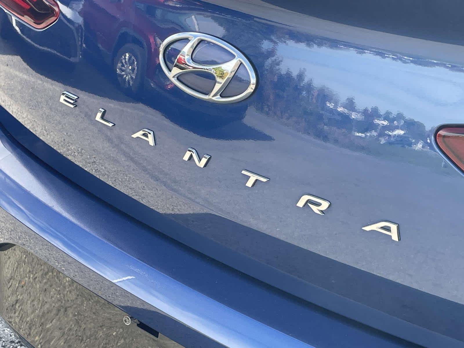2020 Hyundai Elantra photo 17 of 33