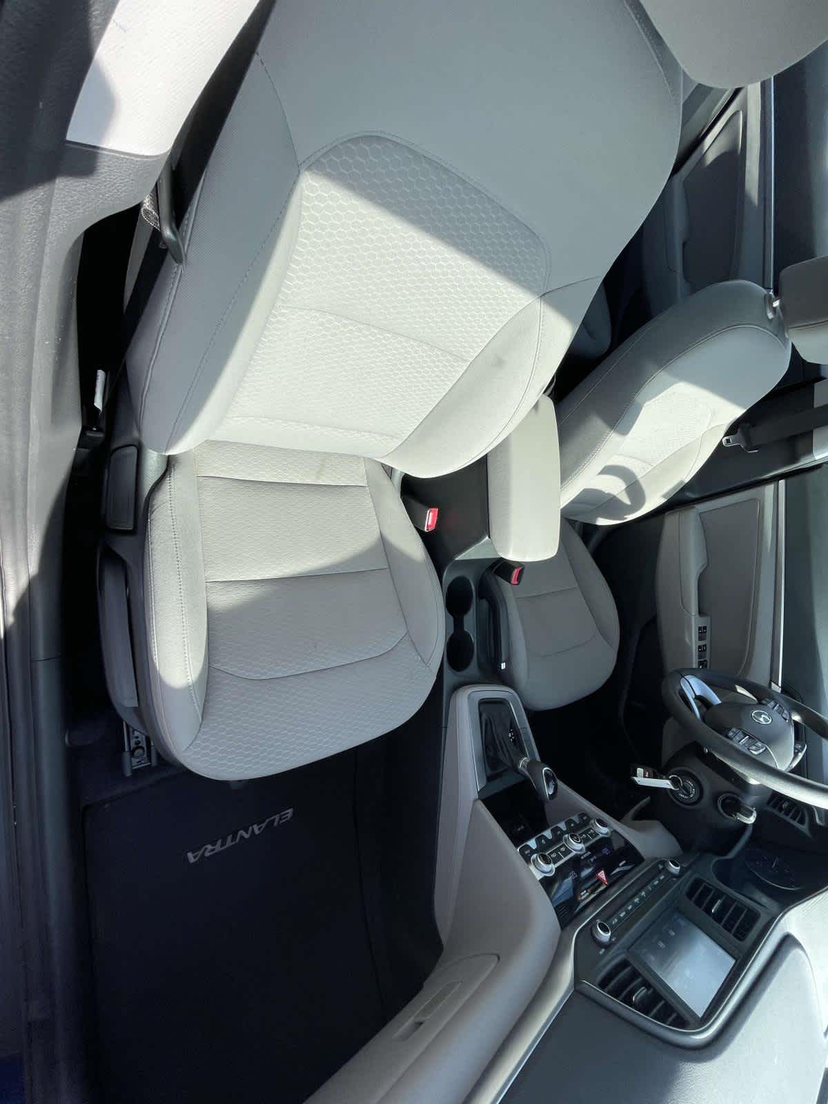 2020 Hyundai Elantra photo 19 of 33