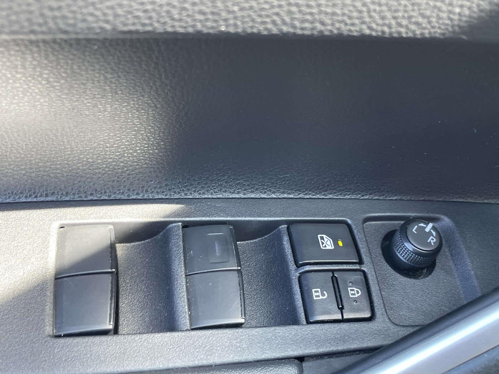 2024 Toyota Corolla Cross photo 28 of 35