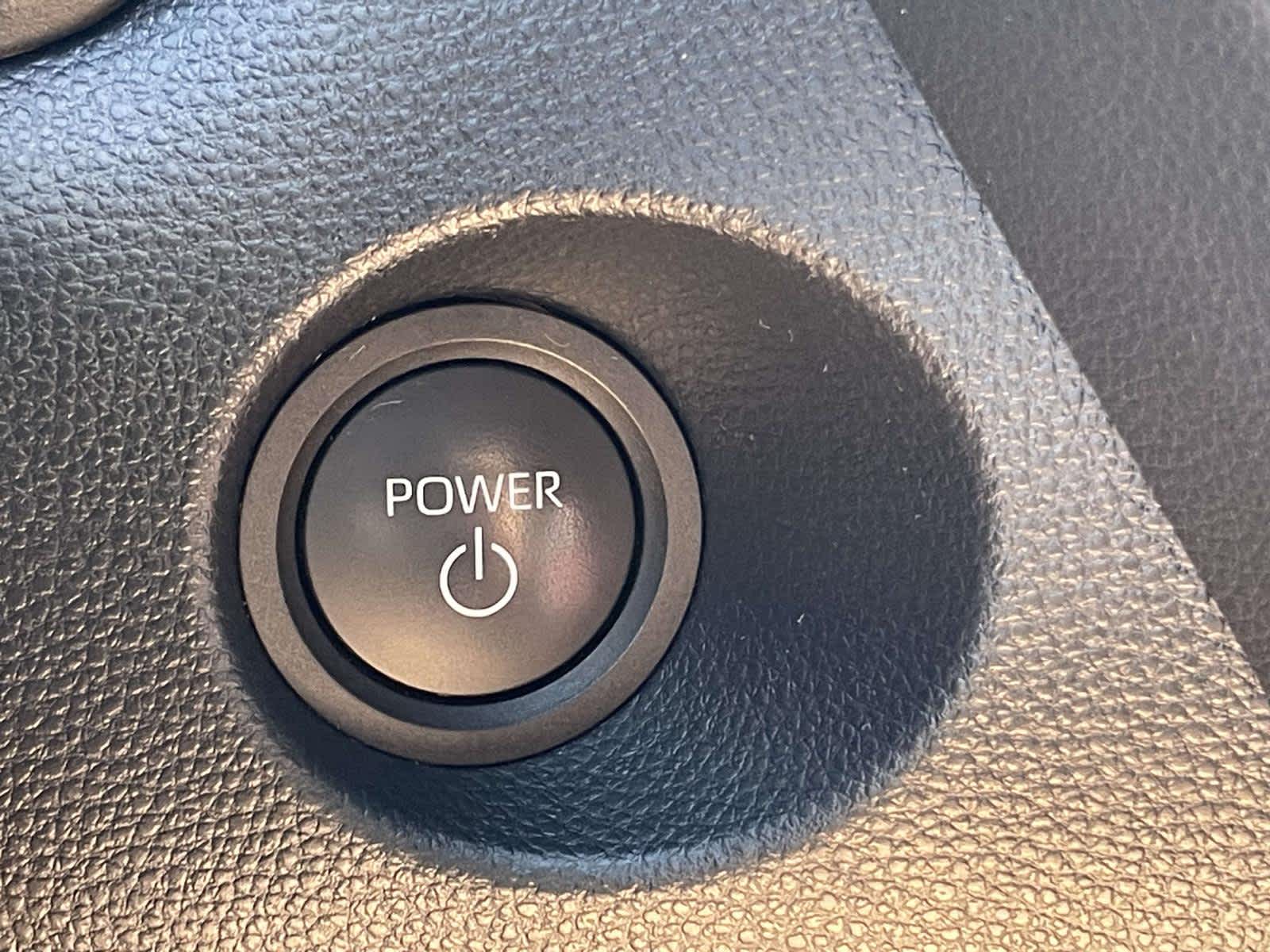 2024 Toyota Corolla Cross photo 33 of 35