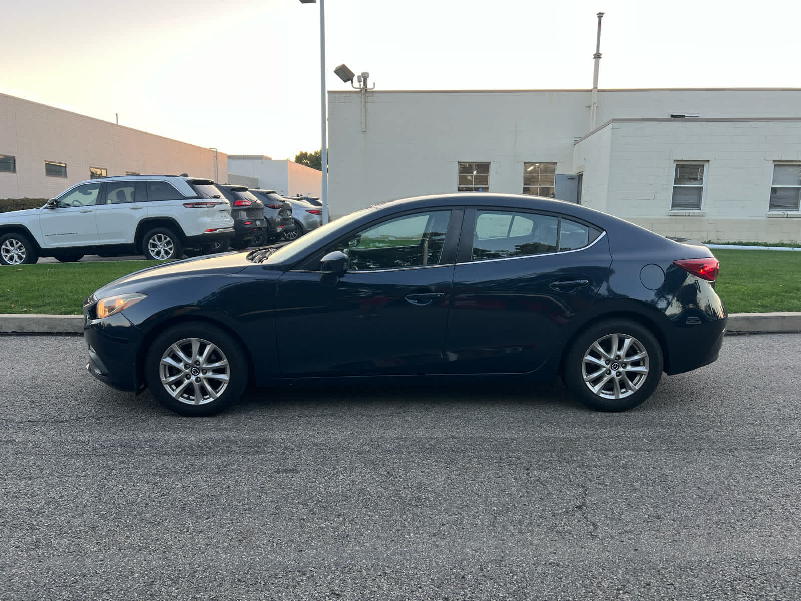 2016 Mazda Mazda3 photo 2 of 11