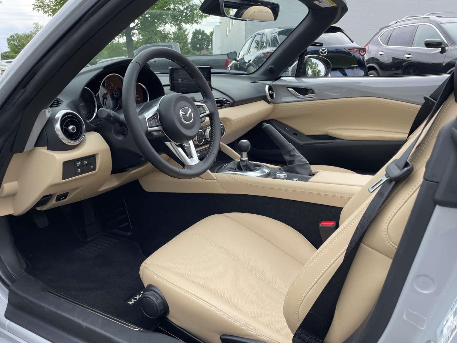2025 Mazda MX-5 Miata RF Grand Touring - 11