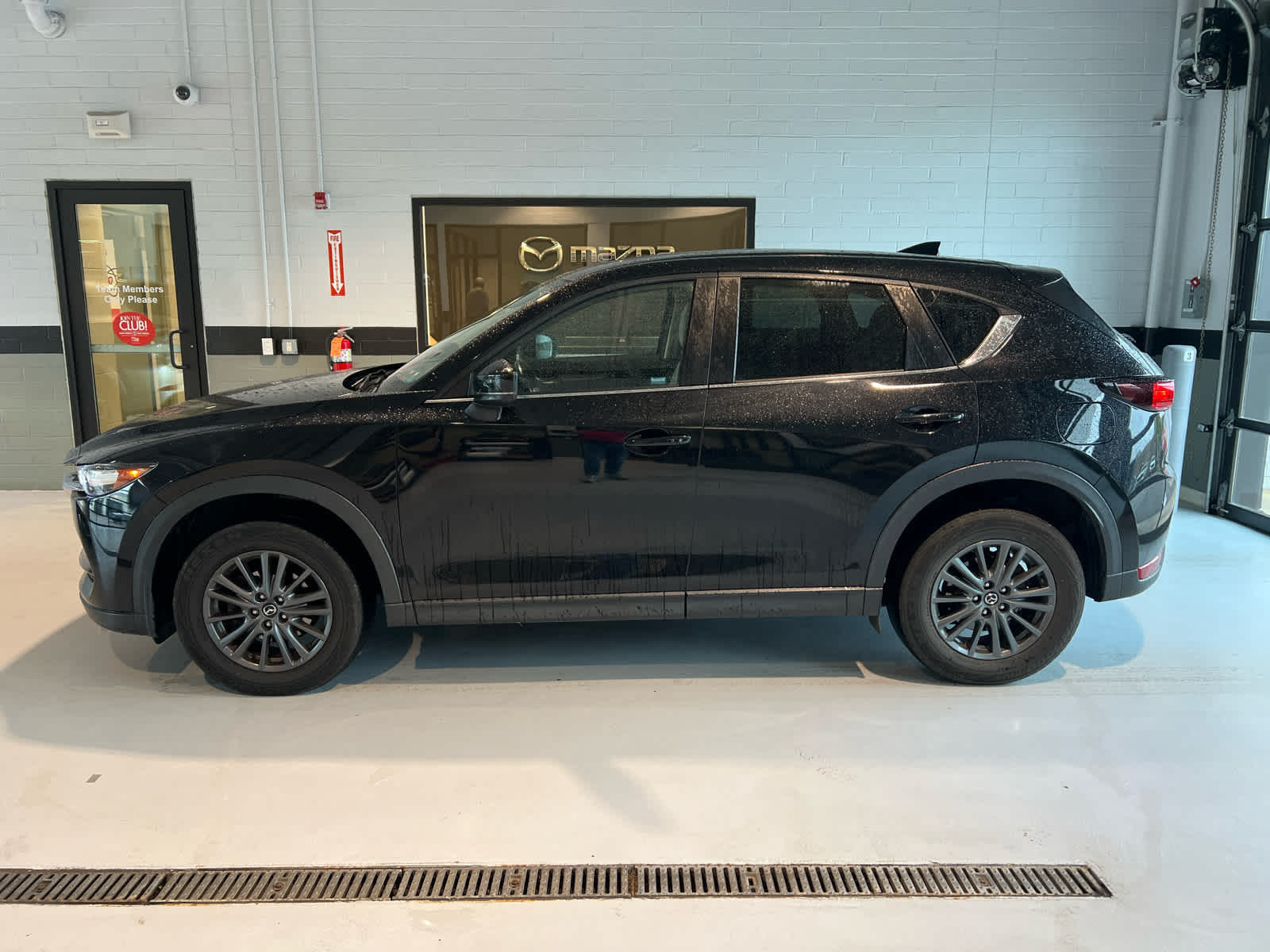 2021 Mazda CX-5 photo 2 of 5