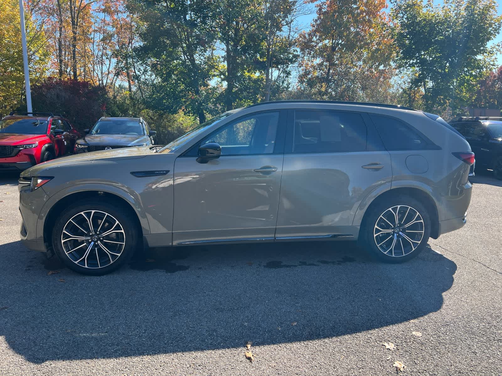 2025 Mazda CX-70 photo 2 of 18