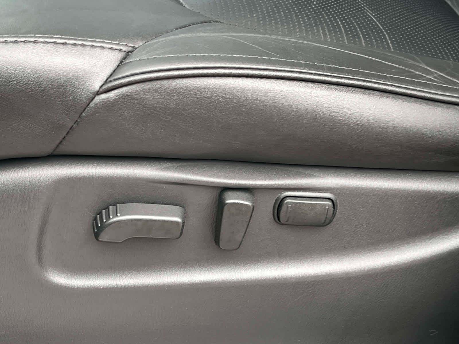 2017 INFINITI QX80 photo 16 of 37