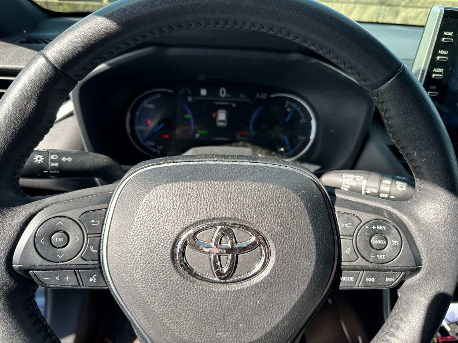 2022 Toyota RAV4 photo 4 of 6