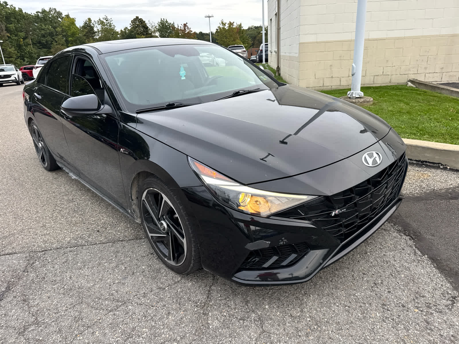 2023 Hyundai Elantra photo 2 of 4