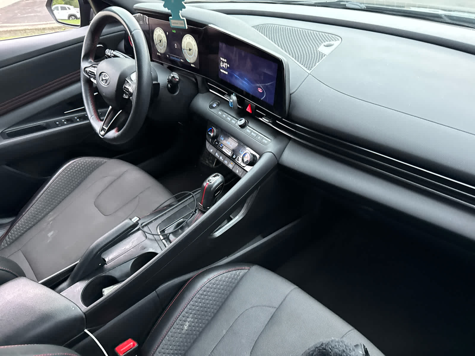 2023 Hyundai Elantra photo 4 of 4