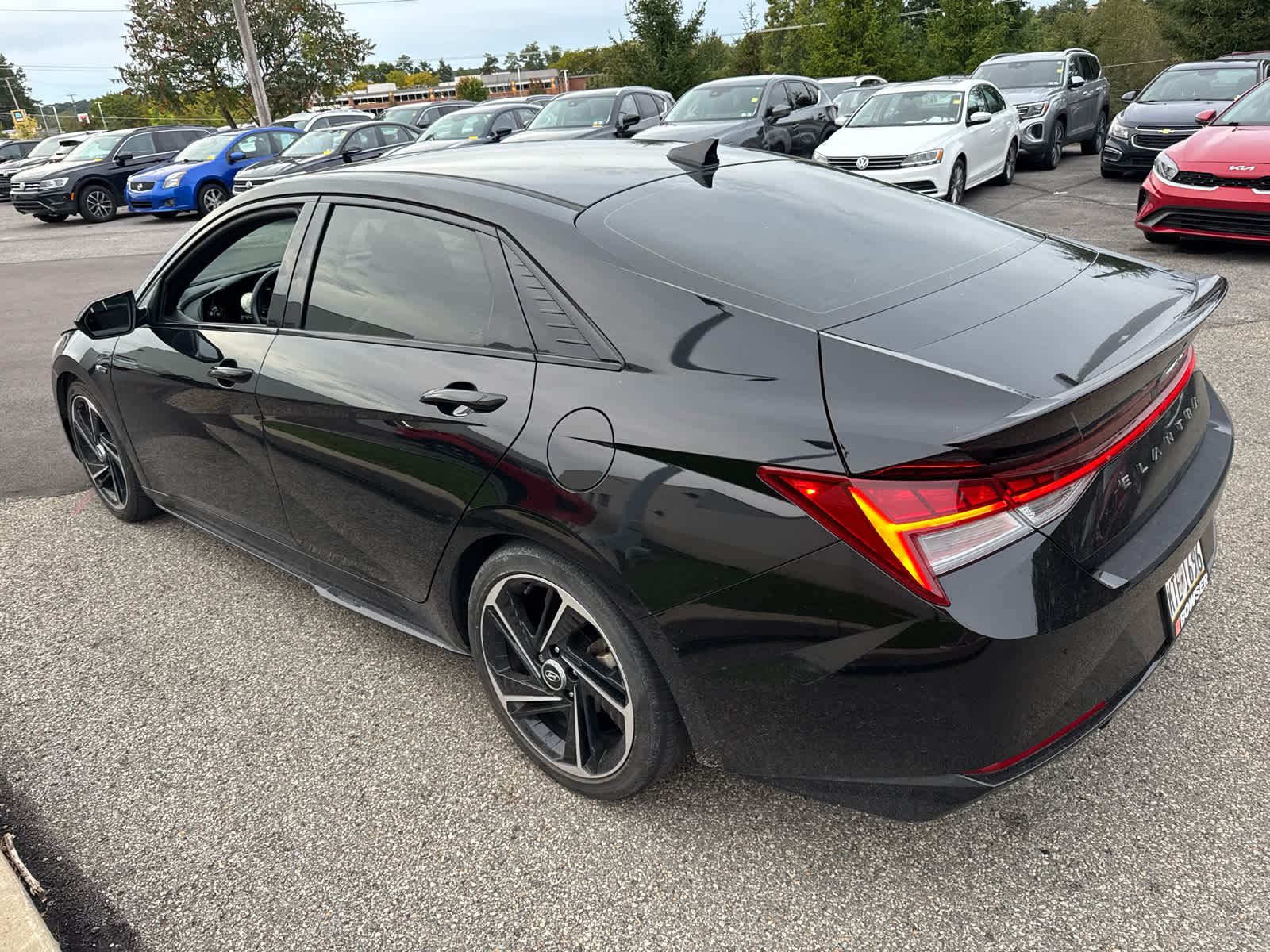 2023 Hyundai Elantra photo 3 of 4